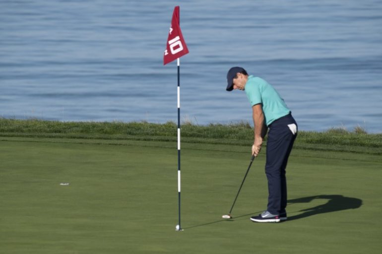 mcilroy-pin-in-drapeau-trou