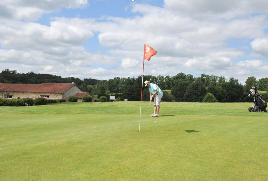 Envie de changer d'air ? un golf à vendre près de Limoges