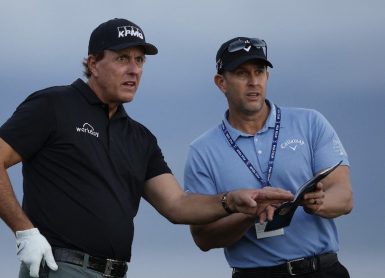 Phil Mickelson Tim Mickelson Photo Cliff Hawkins / GETTY IMAGES NORTH AMERICA / Getty Images via AFP