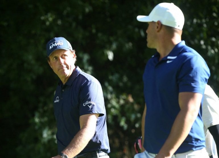 phil mickelson brooks koepka Photo by Katharine Lotze / GETTY IMAGES NORTH AMERICA / Getty Images via AFP