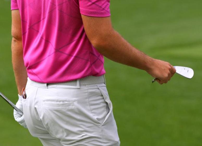 De rage il casse son club après 3 trous dans le 1er tour du Masters