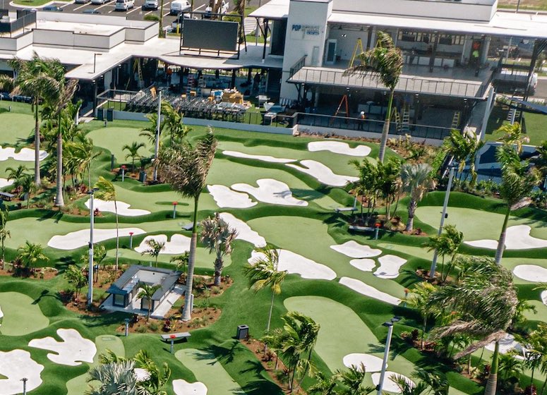 Tiger Woods ouvre deux parcours de mini-golf: Plutôt Red Course ou plutôt Black Course ?