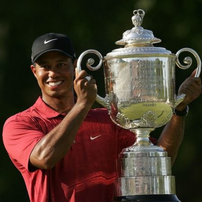 Tiger Woods PGA CHAMPIONSHIP WANAMAKER TROPHY Photo © STREETER LECKA / Getty Images North America / Getty Images via AFP