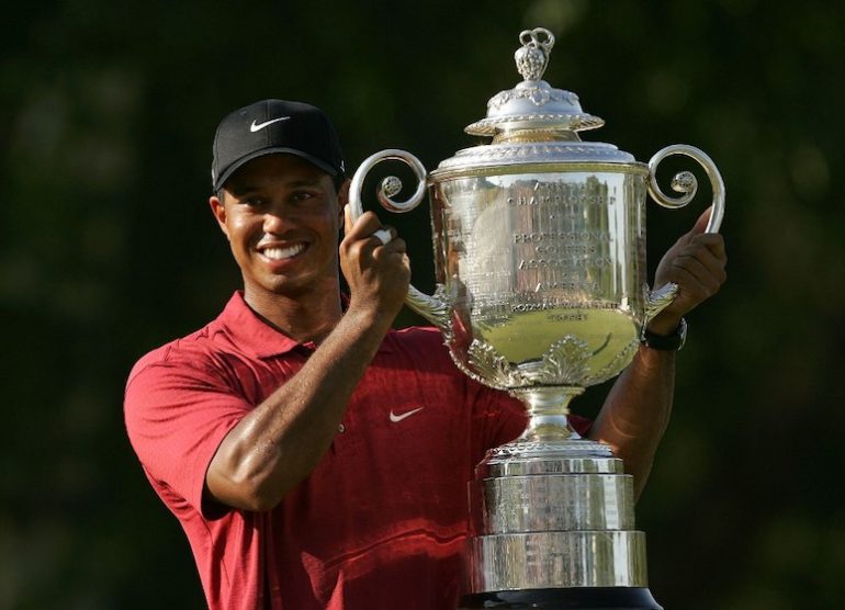 Tiger Woods PGA CHAMPIONSHIP WANAMAKER TROPHY Photo © STREETER LECKA / Getty Images North America / Getty Images via AFP