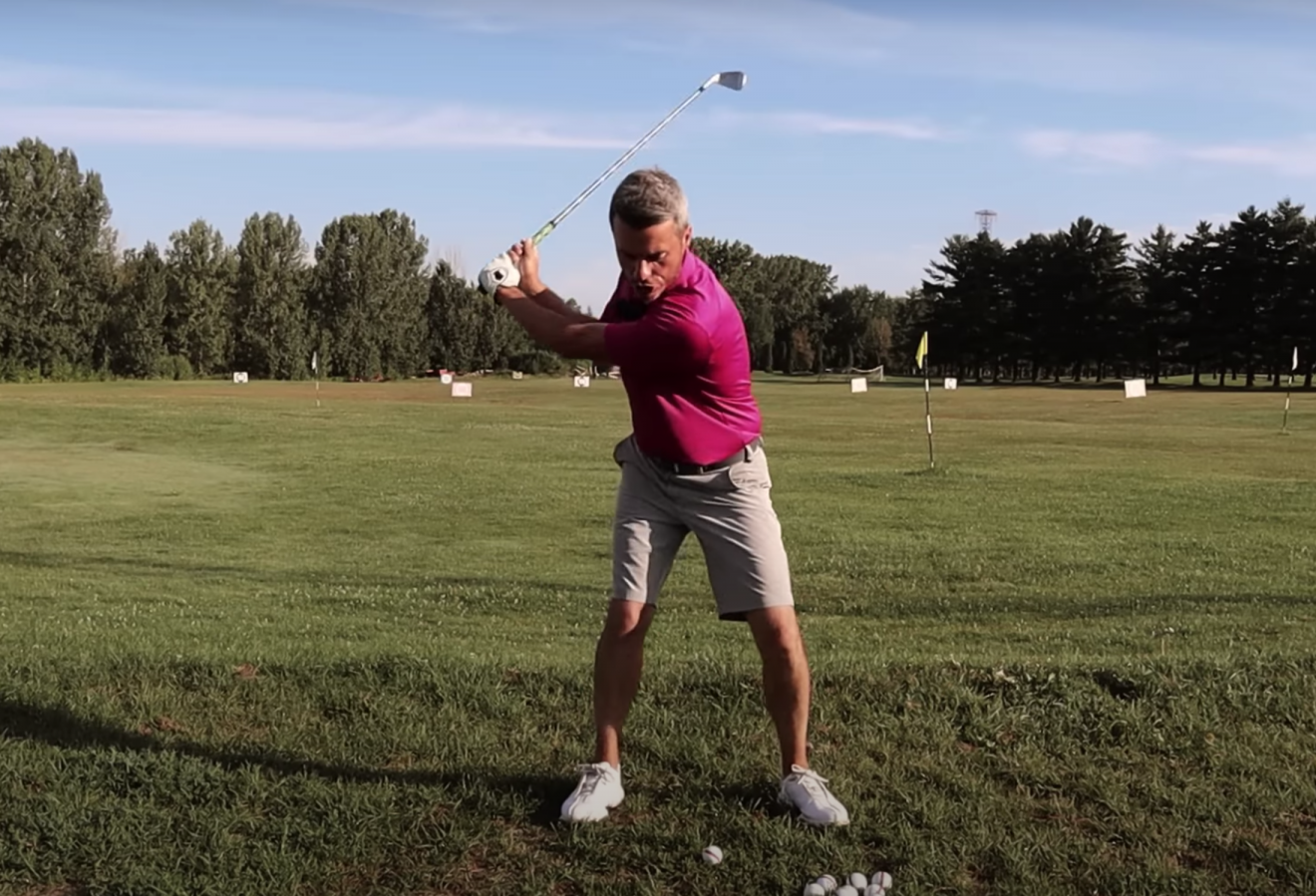 Vous devez swinger avec vos bras au golf !