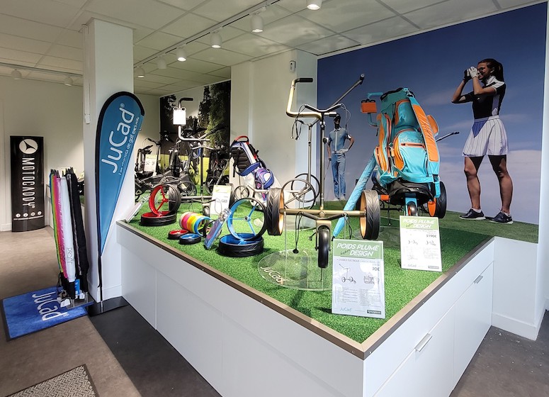 Un show room 100% chariots au Golf Plus Saint-Cloud