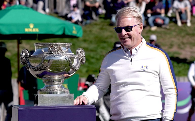 Keith-pelley-open-de-france-coupe-trophee-edward--george-stoiber ©Francois Scimeca/DR