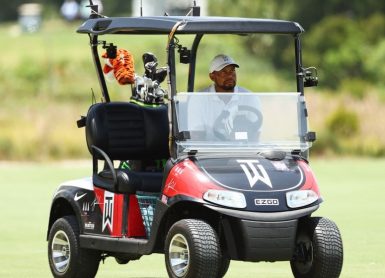 Tiger Woods buggy voiturette Photo © Mike Ehrmann / GETTY IMAGES NORTH AMERICA / Getty Images via AFP