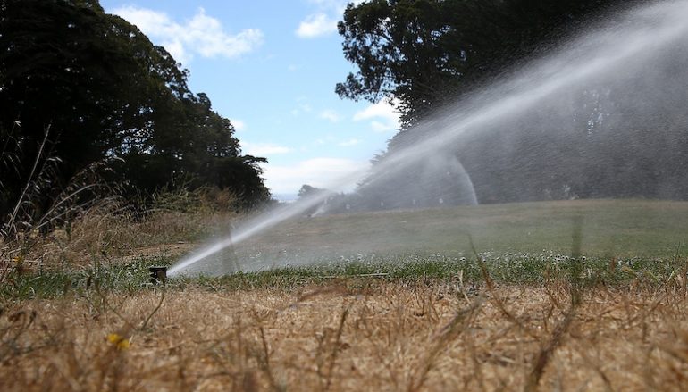 eaux usées sécheresse arrosage sprinkler photo Justin Sullivan/Getty Images/AFP
