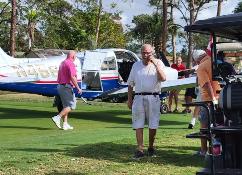Un avion en détresse se pose en urgence sur un golf !