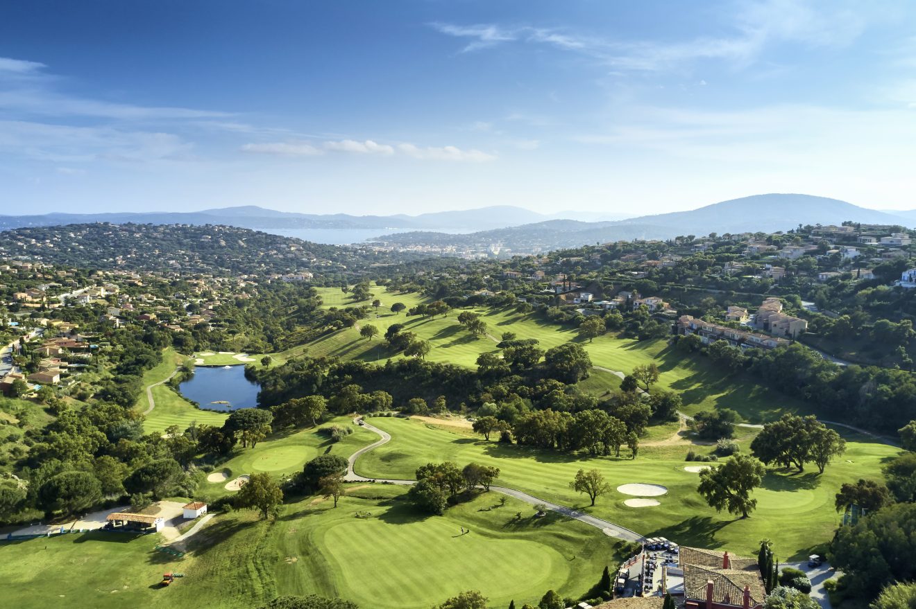 Trois golfs nous expliquent comment ils se préparent à la saison estivale