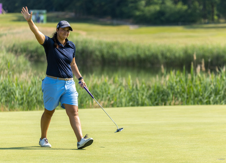 Kristyna Napoleaova s'impose en play-off, joli tir groupé des Françaises