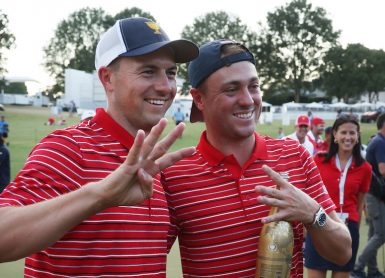 Jordan Spieth et Justin Thomas Photo by Rob Carr / GETTY IMAGES NORTH AMERICA / Getty Images via AFP