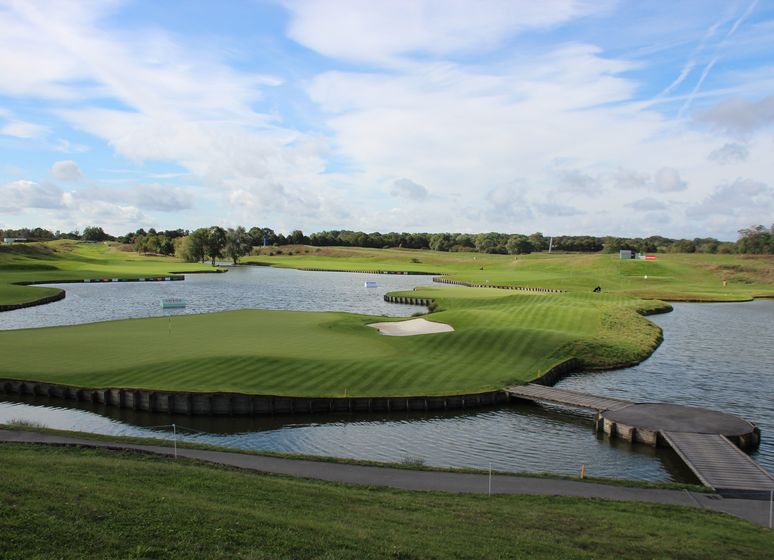 Le Golf National vandalisé par une action coup de poing d’activistes