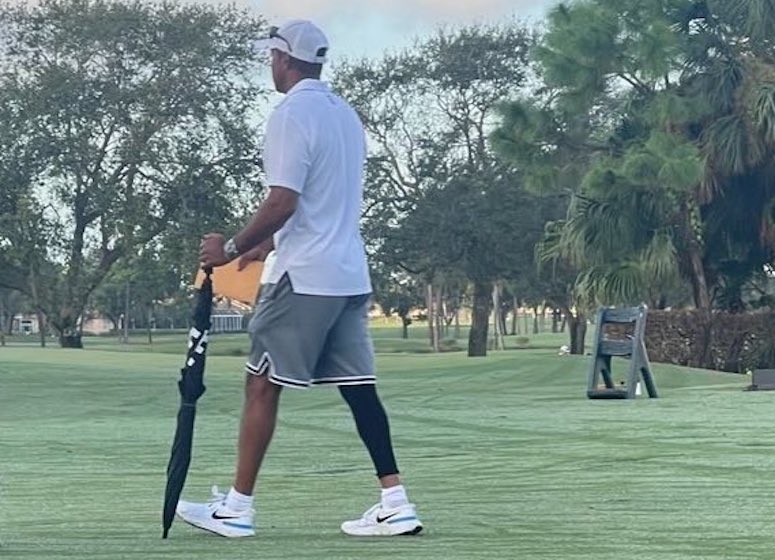 Tiger Woods de retour sur le parcours... mais toujours sans ses clubs