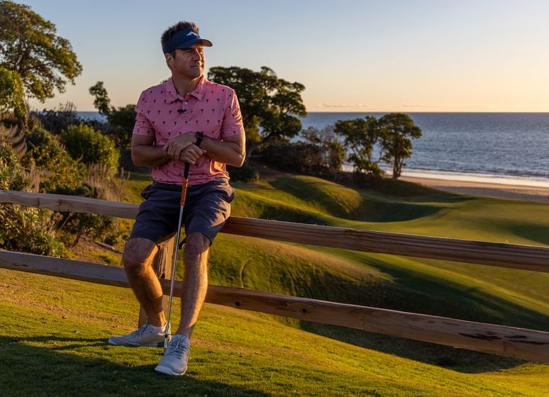 Il bat le record du monde du plus grand nombre de parcours de golf joués en une année...