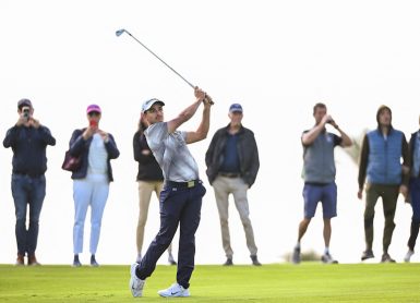 Tiger et les chaussures à clous - Golf Planète