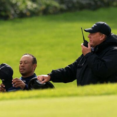 Malade, Tiger Woods abandonne