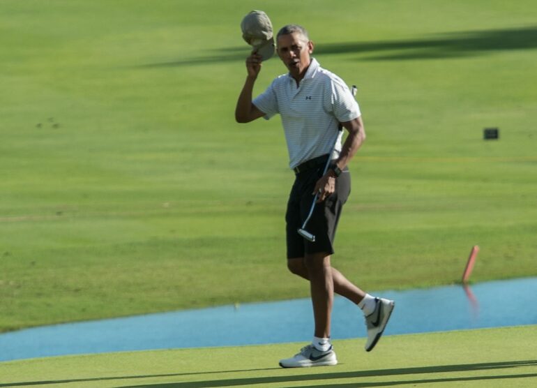 US-POLITICS-OBAMA GOLF Photo by NICHOLAS KAMM / AFP