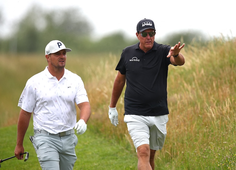 Bryson DeChambeau Phil Mickelson Photo by Christopher Lee/Getty Images) (Photo by CHRISTOPHER LEE / GETTY IMAGES EUROPE / Getty Images via AFP