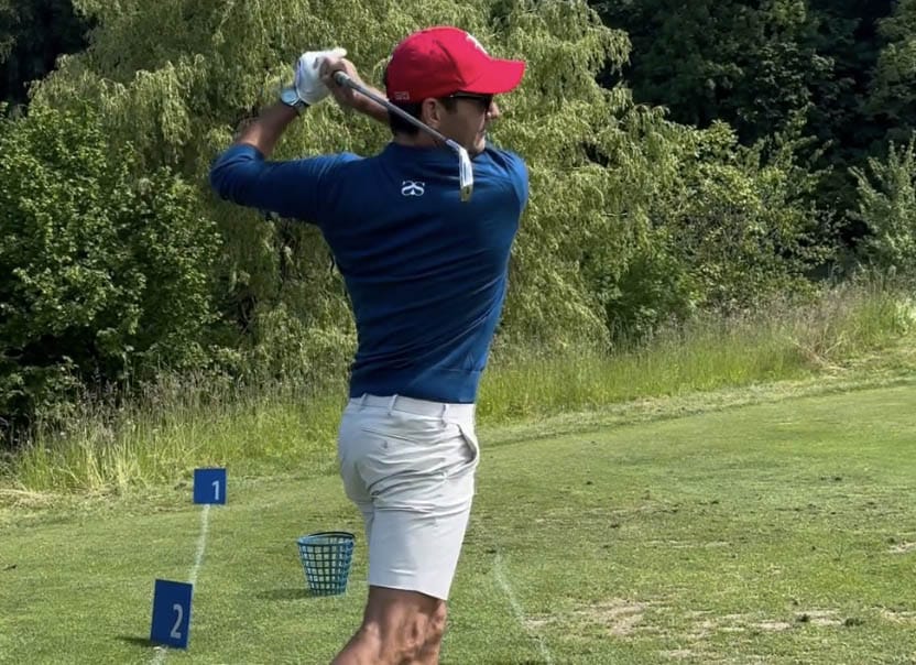 ＂Son jeu de golf est aussi beau que son tennis＂ : Alcaraz encense Federer et son divin swing