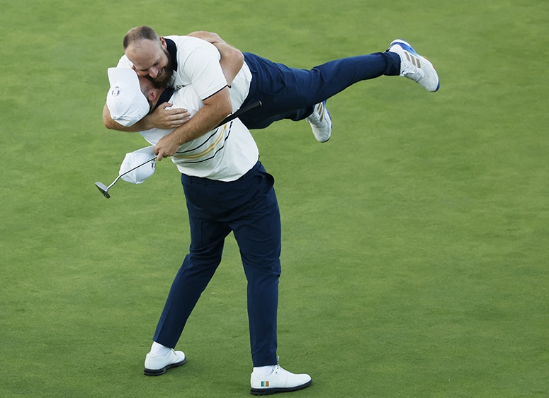 Les larmes des héros irlandais, la folle remontée inachevée des Etats-Unis et les critiques de Keegan Bradley sur la règle de l'enveloppe sont dans le récap du dernier jour de la Ryder Cup...