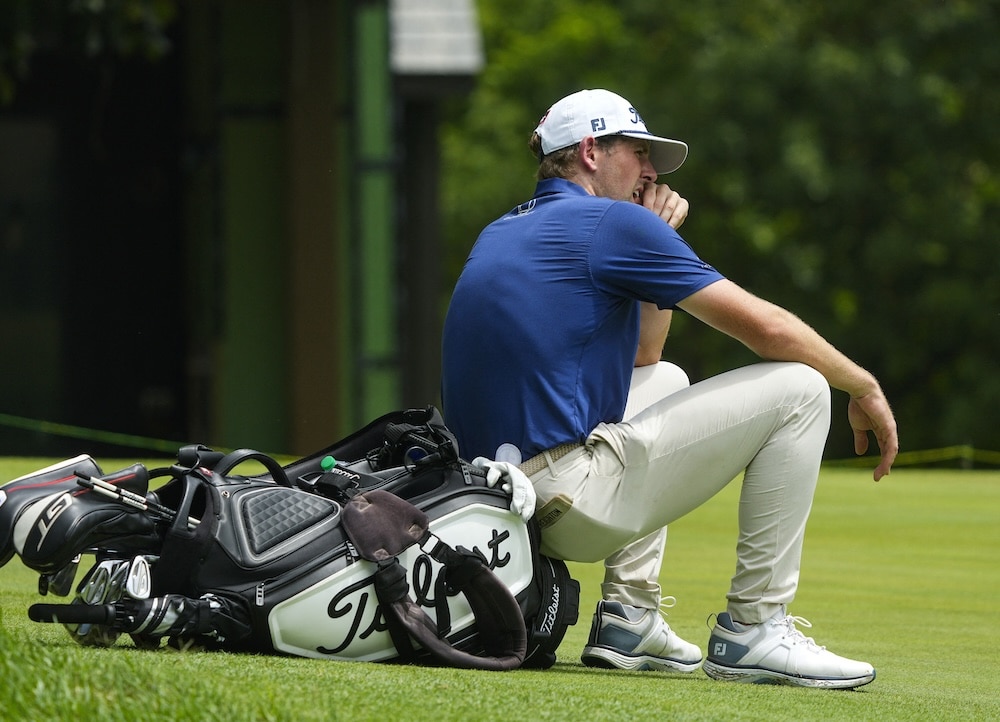 golfeur assis sur son sac Biggerstaff/Getty Images/AFP