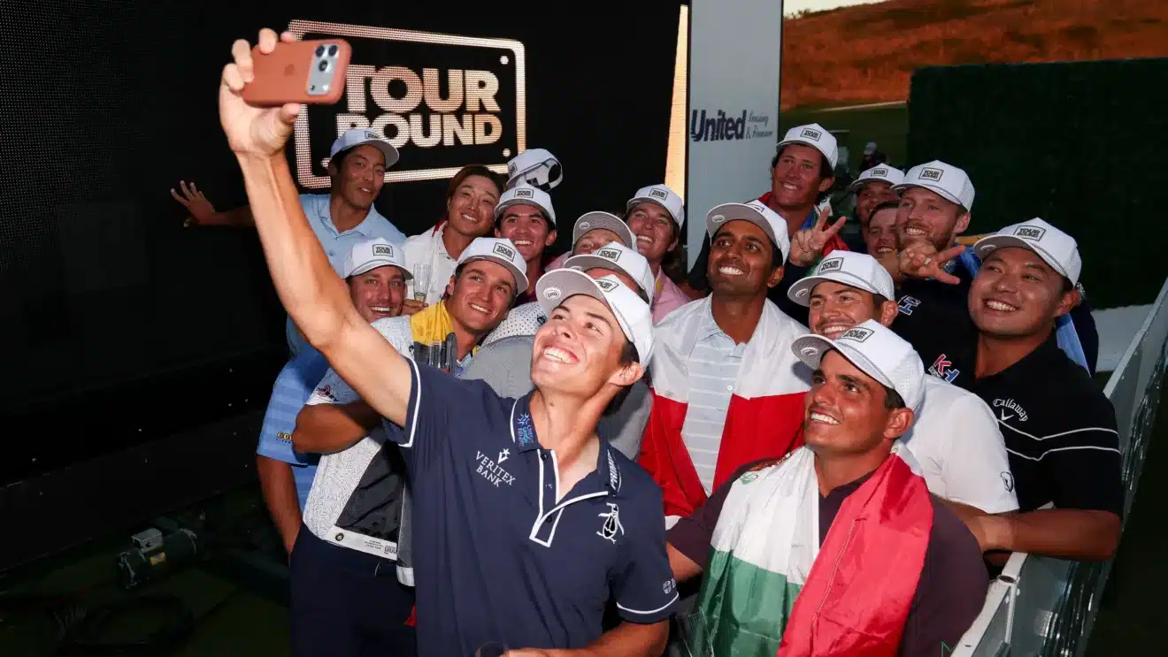 Johnny Keefer vainqueur de la Race 2025 remporte les trophées de joueur de la saison et de rookie de l'année.