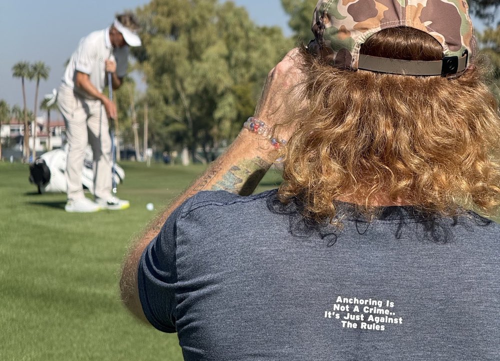 Des “haters” attachés au respect des règles mènent la vie dure à Bernhard Langer jusque sur le parcours