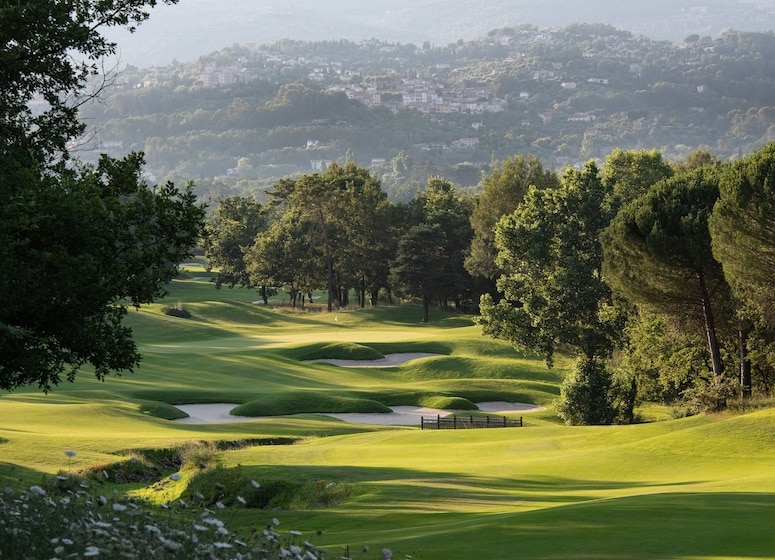 Terre Blanche reste le n°1 des resorts de golf en France