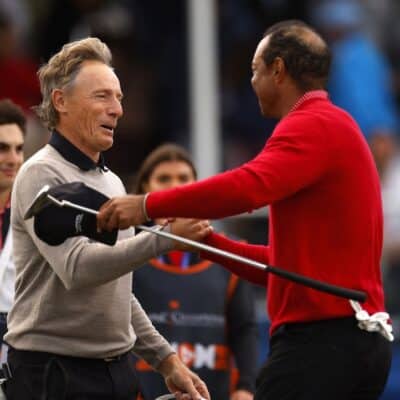 Tiger Woods Bernhard Langer Photo by Mike Ehrmann / GETTY IMAGES NORTH AMERICA / Getty Images via AFP