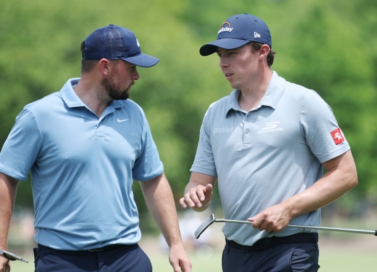 Matt Fitzpatrick (R) of England and brother Alex Fitzpatrick Photo by Chris Graythen / GETTY IMAGES NORTH AMERICA / Getty Images via AFP