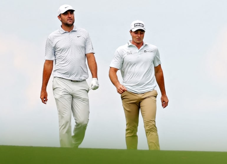 Scottie Scheffler of the United States (L) and Viktor Hovland Photo by Jordan Bank / GETTY IMAGES NORTH AMERICA / Getty Images via AFP)