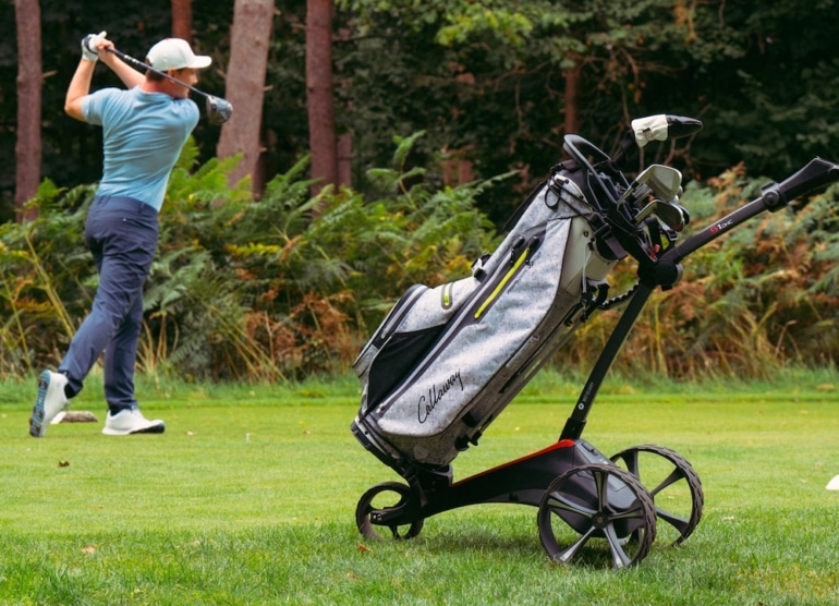 chariot de golf avec sac